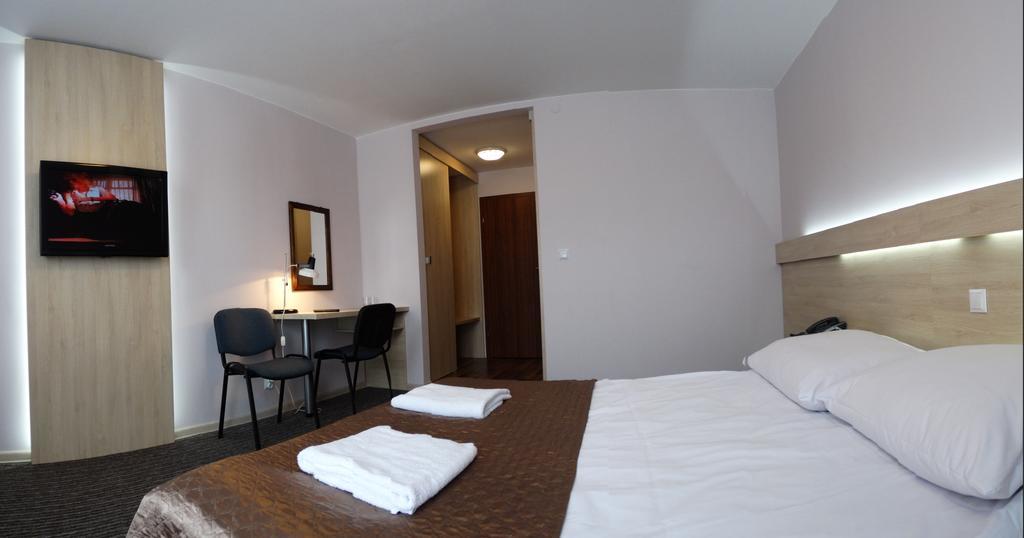 Hotel Junior Zamość Pokoj fotografie